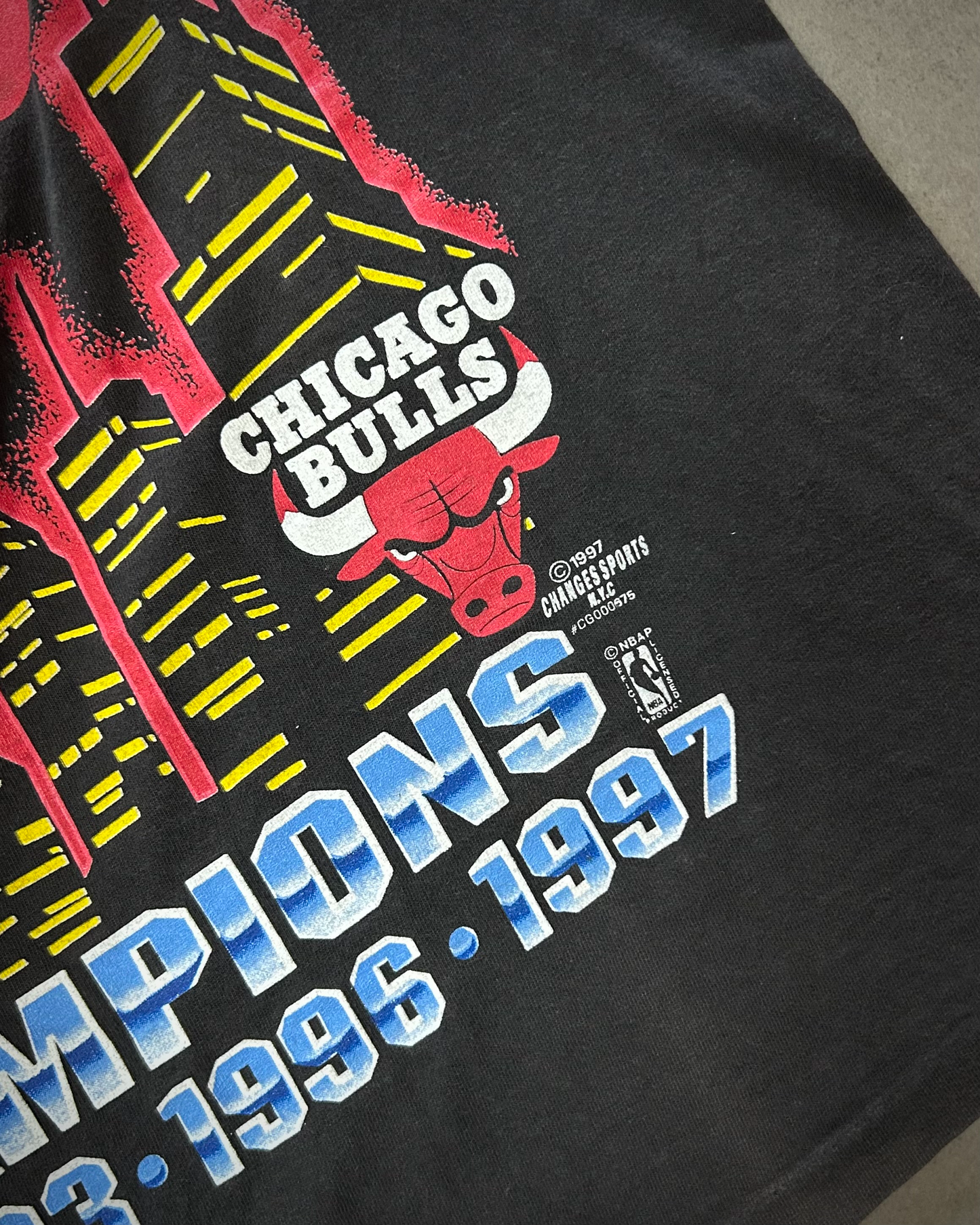 Vintage 1997 Chicago Bulls 5 Championship T-Shirt